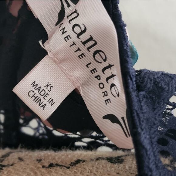 NANETTE Lepore navy blue gorgeous lace blouse size‎ XS NEW - Picture 5 of 6